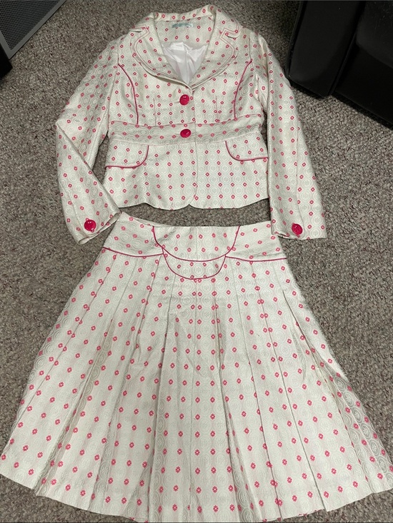 Marvellous Dresses & Skirts - Marvellous Two-Piece Ivory and Hot Pink Floral accent pleated Skirt Suit